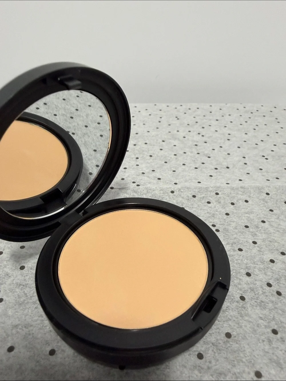 MAC Cosmetics studio fix powder foundation Powder Compact - Beige N4.75